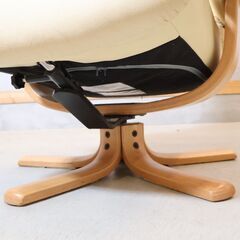 北欧ノルウェーのメーカーHjellegjerde(イエリアーダ)本革リクライニングチェア&オットマンです。上質なレザーと北欧スタイルのデザインがモダンなパーソナルチェアです。