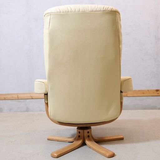 Hjellegjerde イエリアーダ（現 シモンズ フィヨルド） ソファ