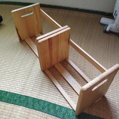 木製の伸縮可能な本棚