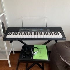 [決定]電子ピアノ+ヘッドホン+椅子+下の台+楽譜+楽譜台+コンセント