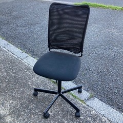 事務椅子　高さ調整可能