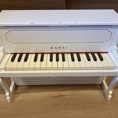 カワイ　ミニアップライトピアノ　ホワイト