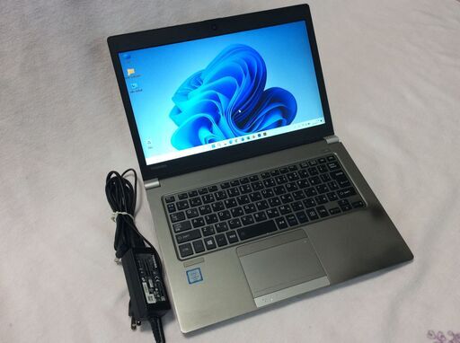 【大幅値下げ　このPCの価値、分かる人には分かるはず】東芝ノートパソコンdynabook R63/T　13インチ小型軽量1.2kg　高精細フルHD　Win11 6thCorei5 メモリ8G SSD128GB Office2021他 無線LAN Webカメラ バッテリー5時間