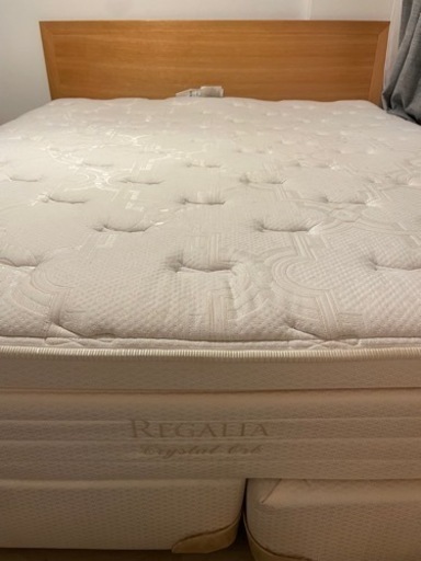 定価60万 キングスダウン クイーンサイズ マットレス ベッドフレームセット