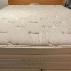 定価60万　キングスダウン　クイーンサイズ　マットレス ベッドフレームセット