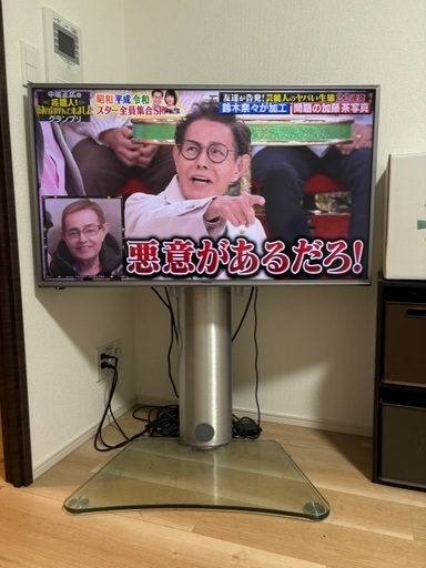 テレビ・テレビスタンド　各9000円ずつです。