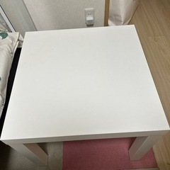 IKEA 四角いテーブル