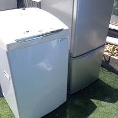 ⭐近隣配達無料です⭐TOSHIBA4.2キロ洗濯機とPanasonic138リットル冷蔵庫です⭐