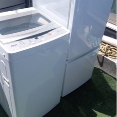 ⭐近隣配達無料です⭐SHARP137リットル冷蔵庫とAQUA5キロ風乾燥機能付き洗濯機です⭐