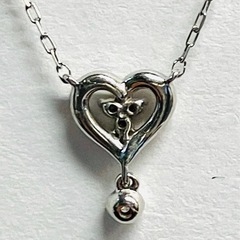 4℃　K18WG　ホワイトゴールド　ハートダイヤ　ネックレス　ハート型ケース、箱付き
