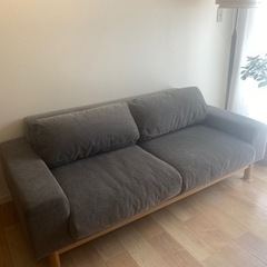 グレーソファ美品seiveのbulge  