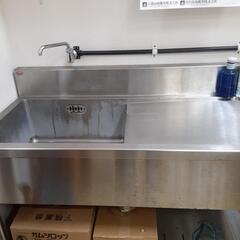 業務用流し台と陶器手洗い：ハイアールのツードア小型冷蔵庫オマケ