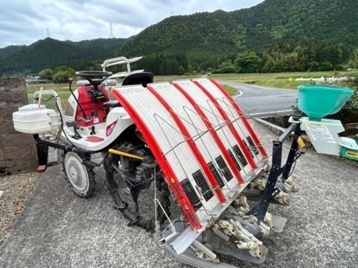 田植え機　４条植え