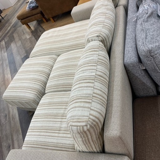 cinamonベージュファブリックソファ 2個クッション付き ソファ 2人掛け