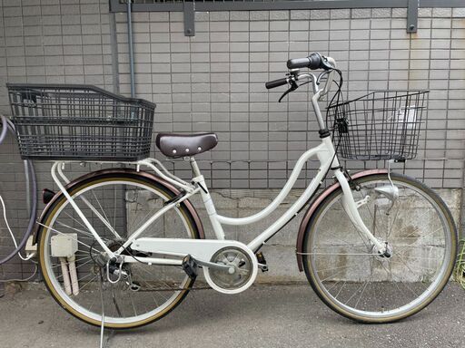 ママチャリ 26インチ 自転車 白 6段ギアあり　後ろカゴ付き ダイナモライト リサイクルケイラック和光店　GMW44
