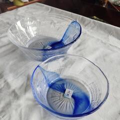 青いガラス皿未使用品、２枚セット。
