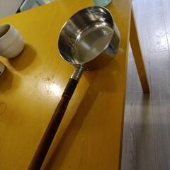 柄の長い鍋