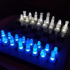 光るチェス