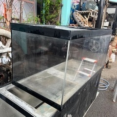 アクリル水槽、大型水槽、大型魚水槽