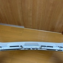 200系ハイエース　リヤ　羽ウイング美品　