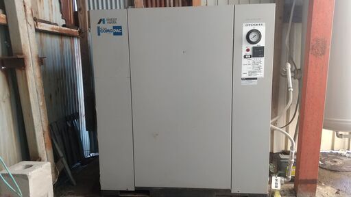 アネスト岩田　中古エアーコンプレッサー　CFP37CB-8.5　5馬力　3.7kw