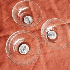 直径１２センチ、ダイソー未使用ガラス食器、３つまとめて。