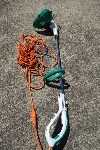 【お取引中】222　makita 電気式草刈機【数回使用】
