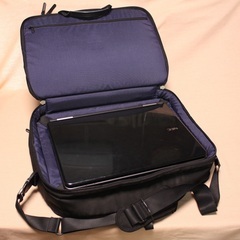 パソコンショルダーバッグ　ノートパソコン用バッグ