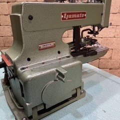 ヤマト 業務用ミシン CB-211-5 ボタンソーイングマシーン 100V 動作確認済み 台付き 