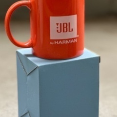 JBL／AKGのマグカップ（各1650円）