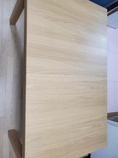 IKEA 伸長式ダイニング BJURSTA とイームズ風チェア2脚