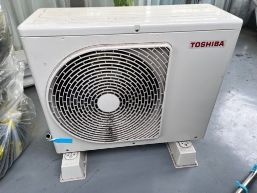 東芝 6畳用 RAS-H221M(W) 冷暖房 室内外機 リモコン・ドレンホース付