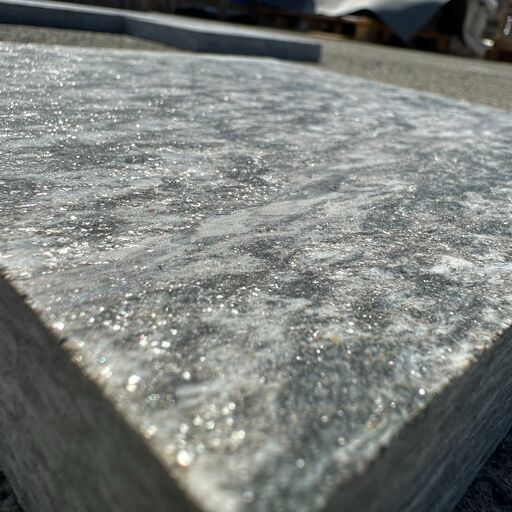 土日引き取り対応可 天然灰御影石 300×300×13 バーナー材 ザラザラ 庭 