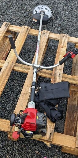 新ダイワ　 排気量　25.4ｃｍ３　エンジン刈払機SSR2602