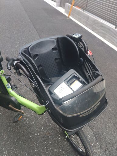 ｄ85土日もお子様と土足のままいろいろなタイプの電動自転車のご試乗可能です。  ️電動自転車・リサイクル専門店　　ご試乗をしてから、ご購入できます。  ２０インチ、チャイルドシート、２人乗り、３人乗り、１人乗り電動自転車  バカ良心的な電動自転車屋１００日間・安心の無料点検・️無料交換保証サービス付き  後ろチャイルドシートを大きめのかごに変更のオプション無料です。  バッテリーは新品の９０％以上の性能です。  １回の充電で３