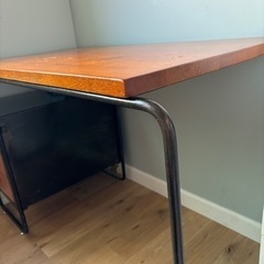 ACME Furnitureアイアン×木のデスク