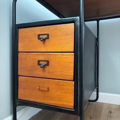 ACME Furnitureアイアン×木のデスク