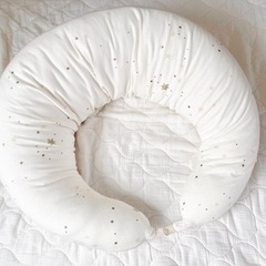 サンデシカ 妊婦さんのための抱き枕 授乳クッション　三日月型 