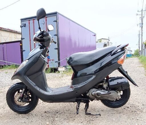 優れたエンジン。SYM (DD50)。非常に速いバイク。 キャブレターのオーバーホールが完了しました。 バッテリーは新品。 フロントタイヤはほぼ新品。サイドスタンド付き。フロントディスクブレーキ付き。 ◆安い価格で安心して乗れる良いバイクを提供しています。 優れたエンジン。SYM (DD50)。非常に速いバイク。 キャブレターの