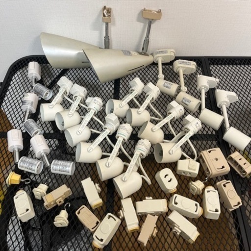 E11 LED球 \u0026 スポットライト ダクトレール ハロゲン球 LED使用可能 【おまけ】引掛シーリング コンセント フック　アダプタ 什器 店舗