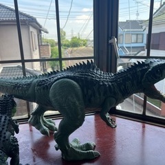 巨大恐竜　恐竜おもちゃ　　