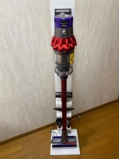 Dyson(ダイソン) 掃除機 コードレス スティック  充電式 Cyclone V10 Fluffy SV12と専用スタンド (0508c)