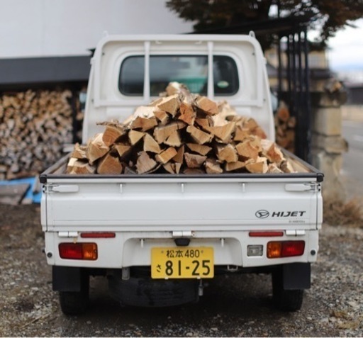 薪、軽トラック山盛り400kg 8
