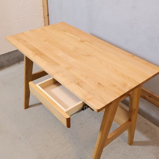 HOTTA WOODY(堀田木工所)のアルダー材 L型で使える伸縮スイングデスク