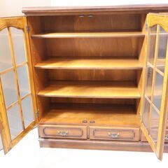 Karimoku(カリモク家具)の人気シリーズCOLONIAL(コロニアル)のHC4500NK サイドボードです。アメリカンカントリースタイルのクラシカルなリビングボードはお部屋を上品な空間に♪