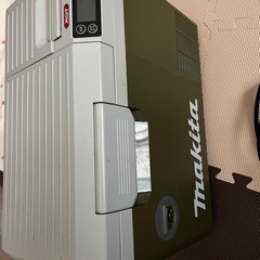 マキタ充電式保冷温庫　容量7リッター