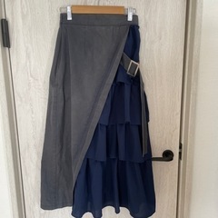 紺とグレーのスカート