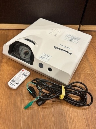 短焦点ワイド液晶 プロジェクター Panasonic PT-TW351RJ WXGA