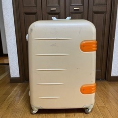 スーツケース
