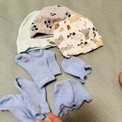 赤ちゃん帽子と靴下と手袋